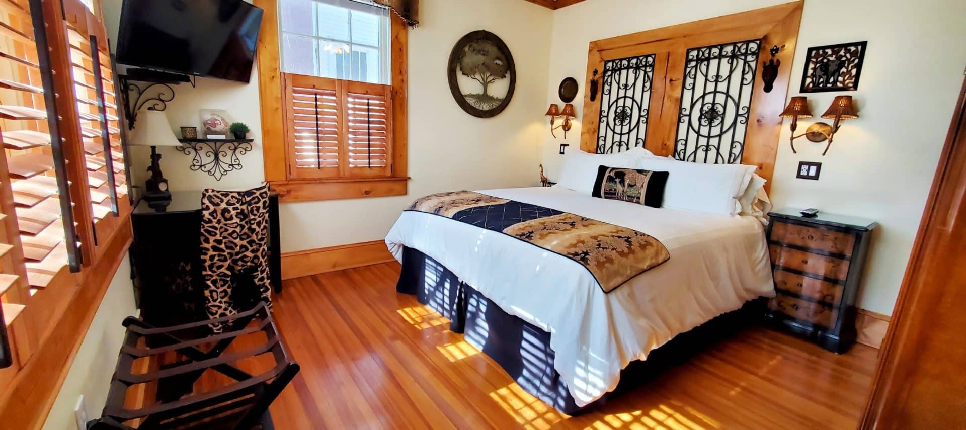 Brass Giraffe room decorated in out of Africa theme, large screen TV, bed and desk