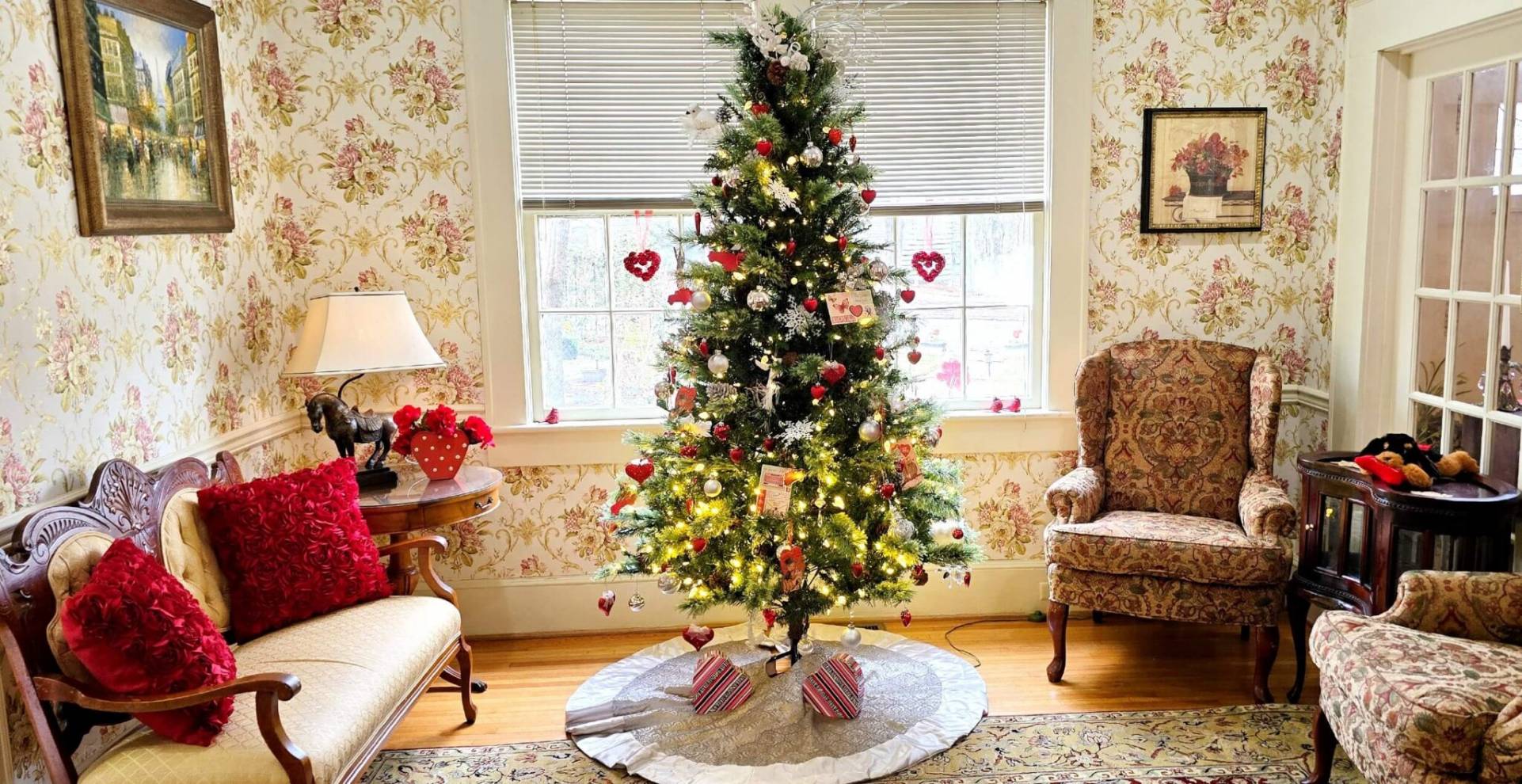Tree in sitting room decorated for valentine's day